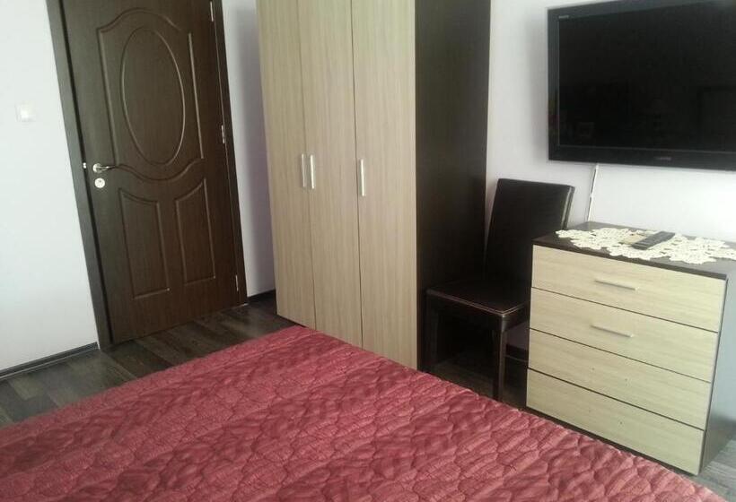 Номер Стандарт Совместная Ванная, Guest House Emi