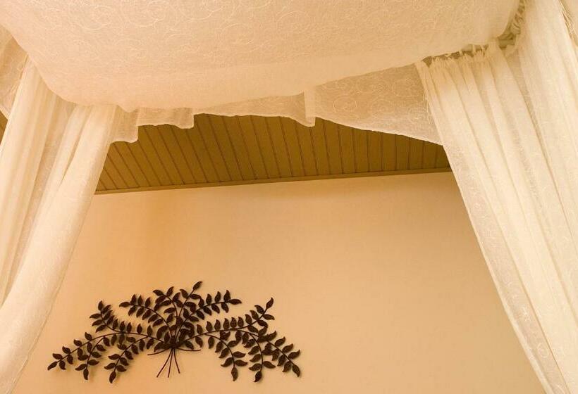 Номер Стандарт, A L Ombre Du Clocher