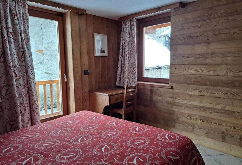 Quarto Estandar Vista Montanha, L Abreny