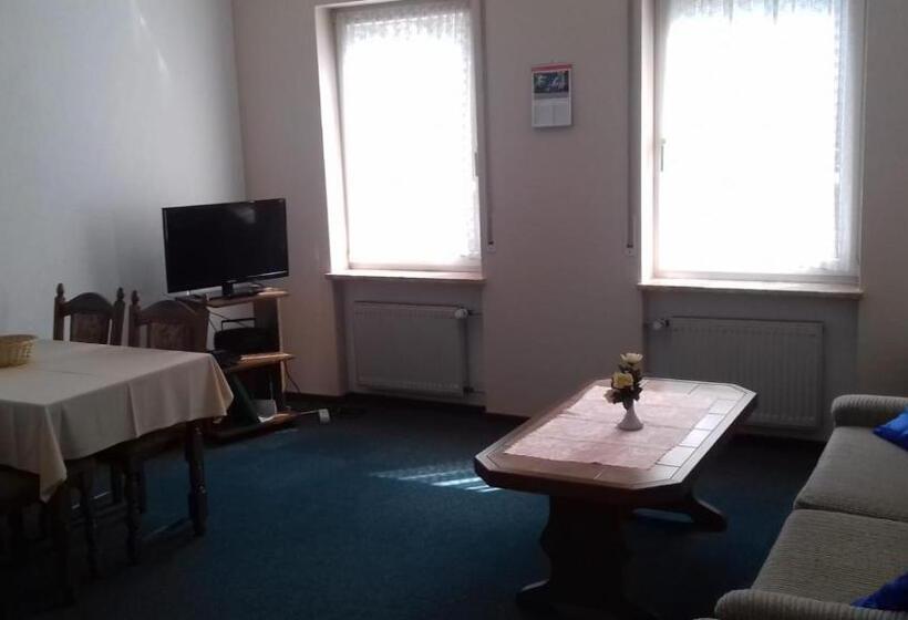 Апартаменты 1 Спальня Нижний Этаж, Ferienwohnung Viktoria