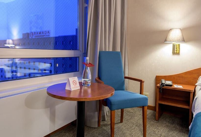 اتاق کلاس بیزنس, Ramada By Wyndham Bucharest Parc