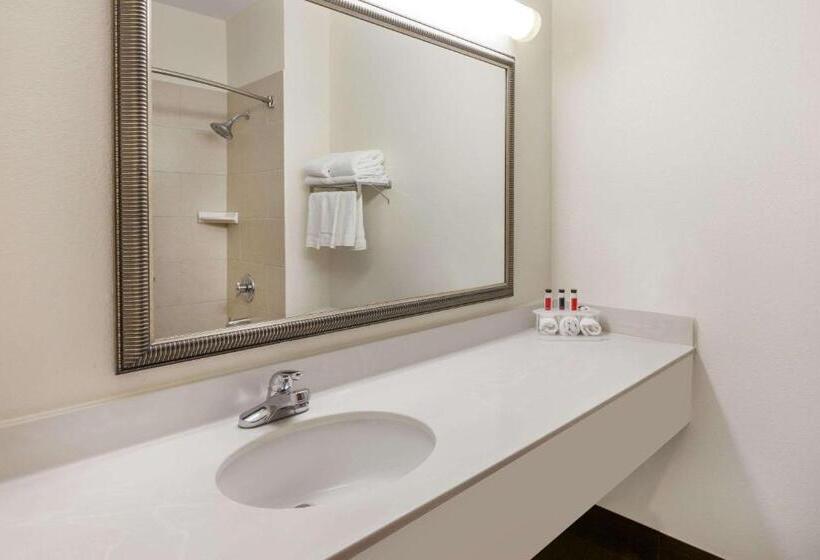 Люкс Deluxe Кровать Кинг, Baymont By Wyndham Chelsea