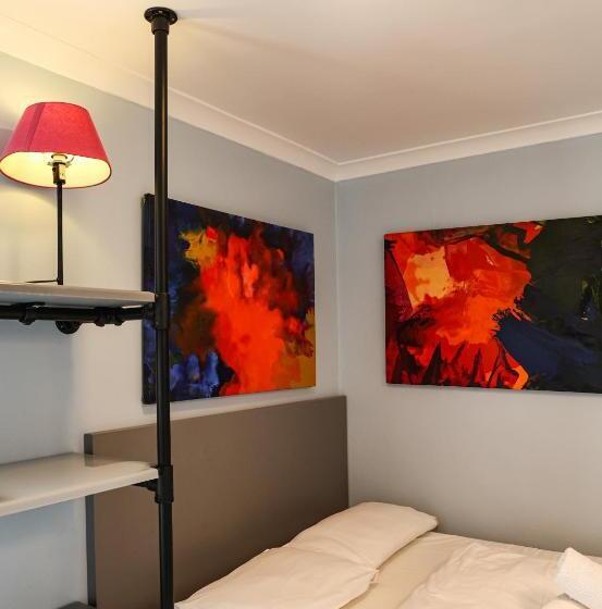 Standard Room, Astor Hyde Park Hostel