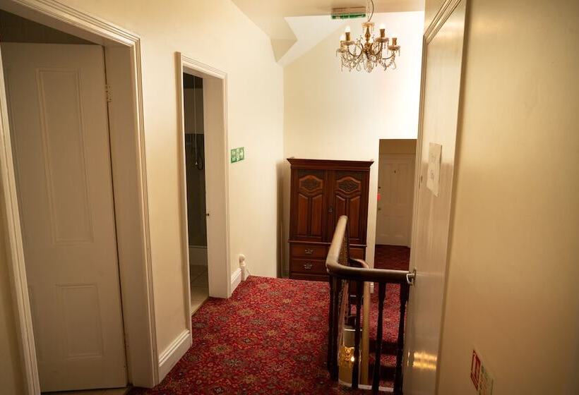 Кровать в Общей Комнате, Llandudno Hostel