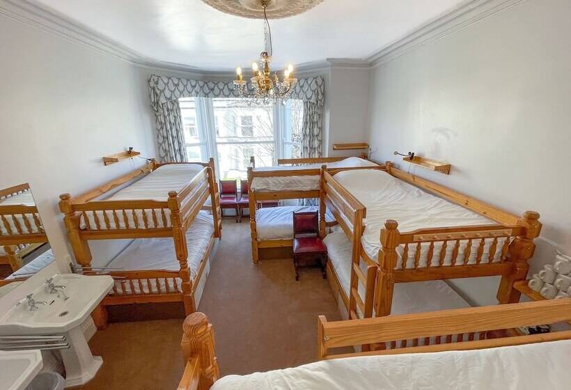 Кровать в Общей Комнате, Llandudno Hostel