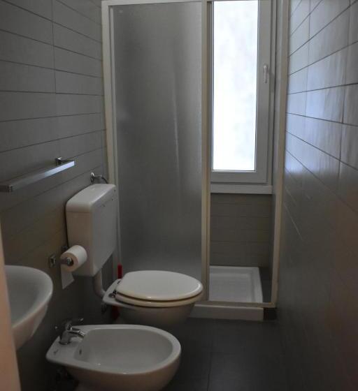 اتاق استاندارد با سرویس بهداشتی مشترک, Nuova Locanda Belvedere