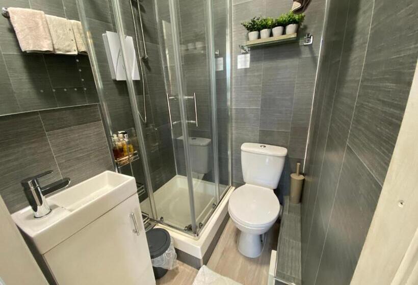 Deluxe Triple Room, The Mayfield Boutique Guest House