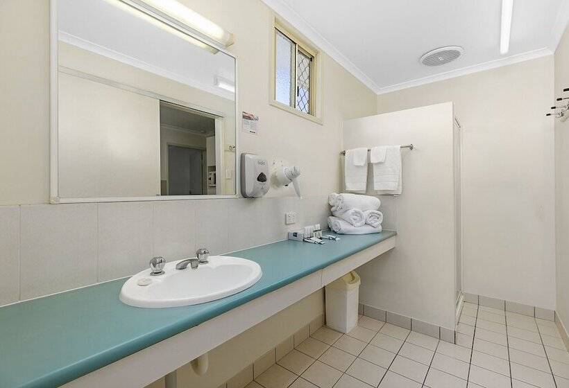 패밀리 아파트, Econo Lodge Park Lane