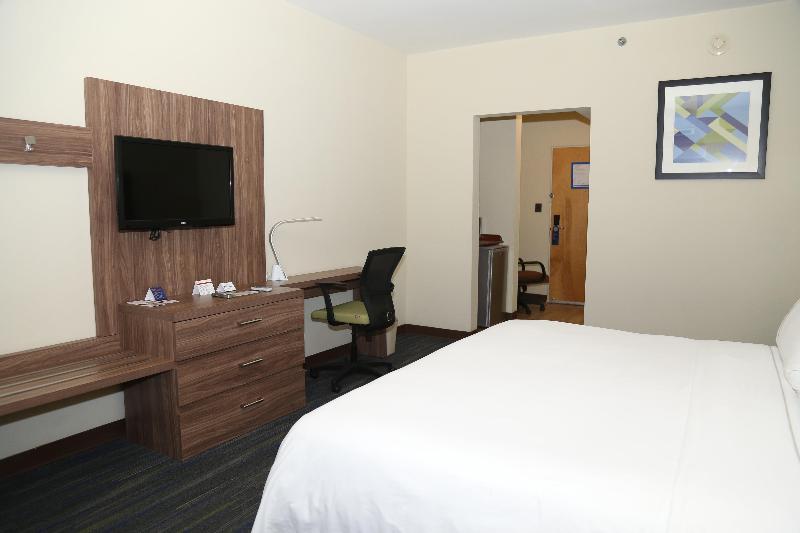 Quarto Estandar Cama King, Holiday Inn Express Piedras Negras, An Ihg