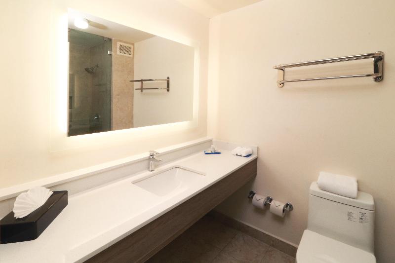 Quarto Estandar, Holiday Inn Express Piedras Negras, An Ihg