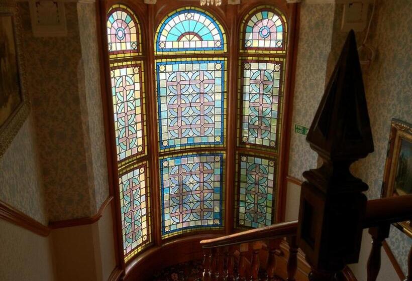 Quarto Familiar, Ascot House
