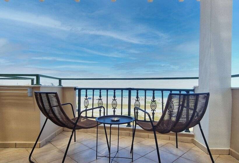 Номер Стандарт Вид на Море, Evilion Sea And Sun