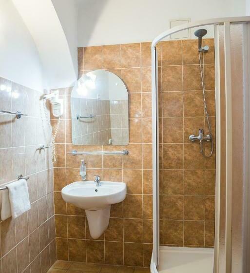 اتاق استاندارد سه نفره, Hostel Little Quarter