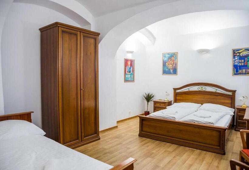 Quarto Triplo Estandar, Hostel Little Quarter