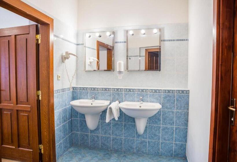 تختخواب در اتاق مشترک, Hostel Little Quarter