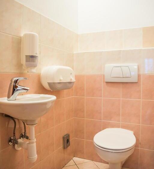 اتاق استاندارد, Hostel Little Quarter