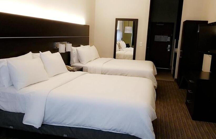 장애인을 위한 스탠다드 룸, Holiday Inn Express Madera, An Ihg