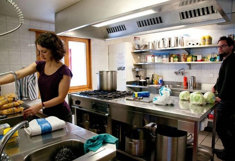Кровать в Общей Комнате, Valley Hostel