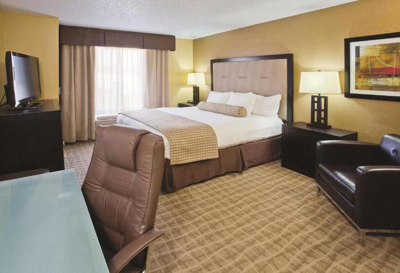 Номер Стандарт Кровать Кинг Адаптированный для Инвалидов, La Quinta Inn & Suites By Wyndham Hot Springs