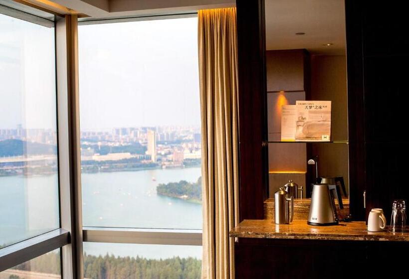 اتاق استاندارد با چشم‌انداز دریاچه, The Westin Nanjing Xuanwu Lake