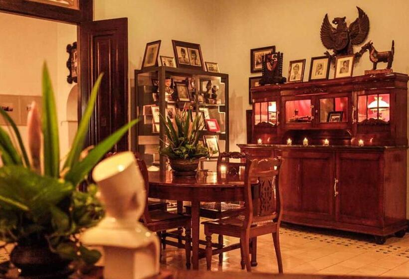 Family Suite, Tugu Blitar