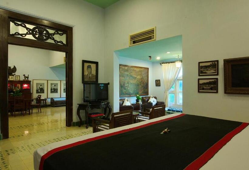 Family Suite, Tugu Blitar