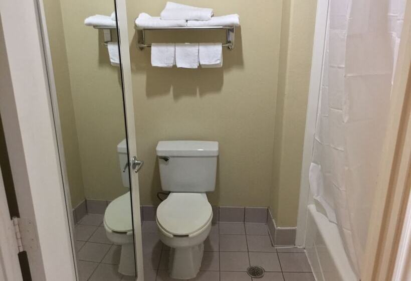 适合残疾人士使用的套间, Days Inn & Suites By Wyndham Houston North   Spring