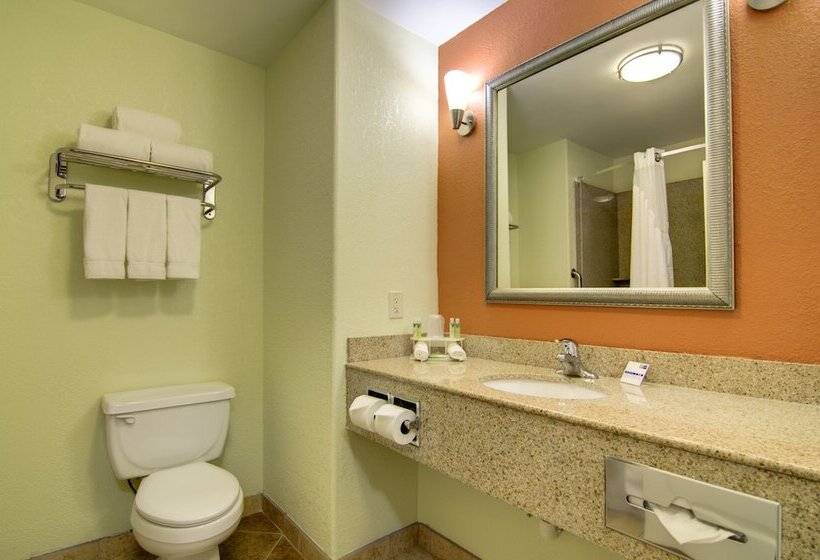Люкс, Holiday Inn Express Hotel & Suites Kansas City Sports Complex, An Ihg