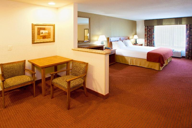 Люкс Кровать Кинг, Holiday Inn Express Hotel & Suites Weston, An Ihg