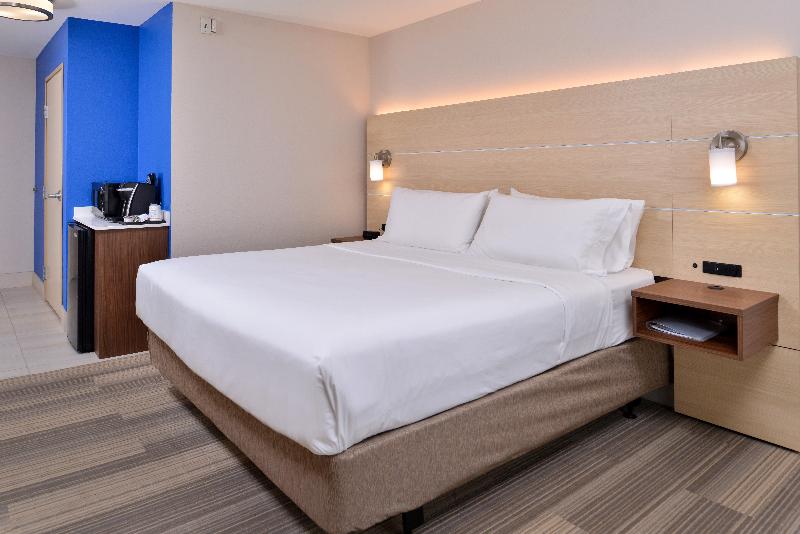 Стандартный Номер Кровать Кинг, Holiday Inn Express Hotel & Suites Cincinnati   Mason, An Ihg