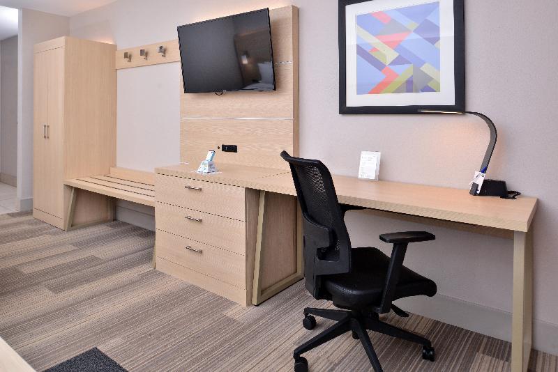 Стандартный Номер Кровать Кинг, Holiday Inn Express Hotel & Suites Cincinnati   Mason, An Ihg