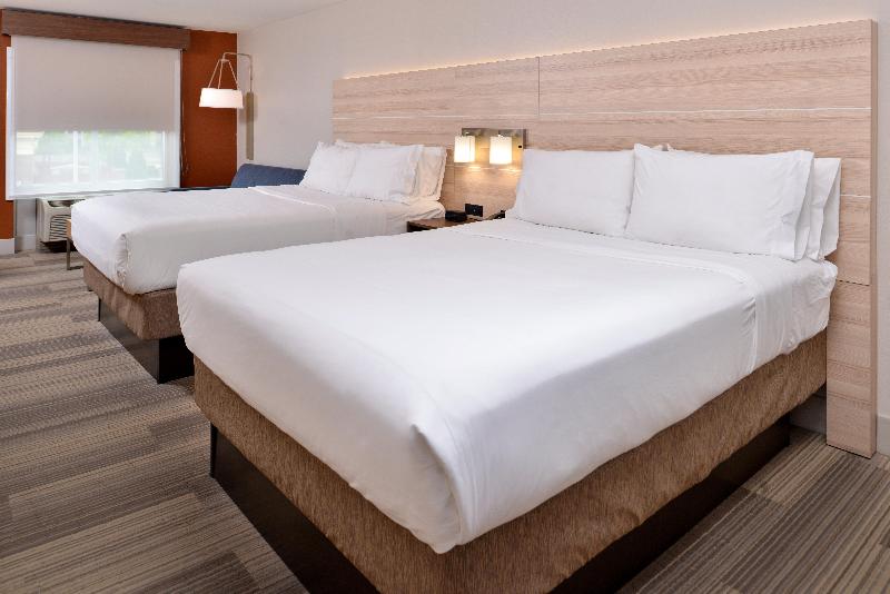 Номер Стандарт, Holiday Inn Express Hotel & Suites Cincinnati   Mason, An Ihg