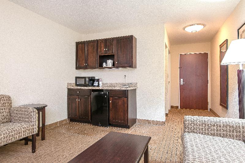 Люкс Кровать Кинг, Holiday Inn Express And Suites Lafayette East, An Ihg