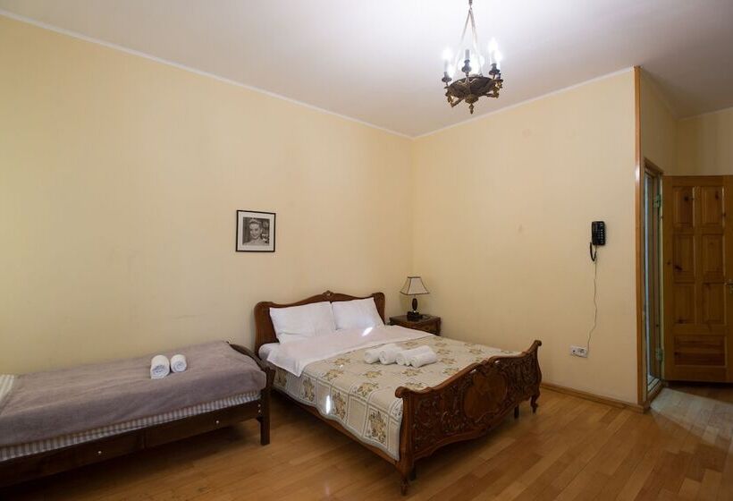 اتاق استاندارد سه نفره, Hotel 38