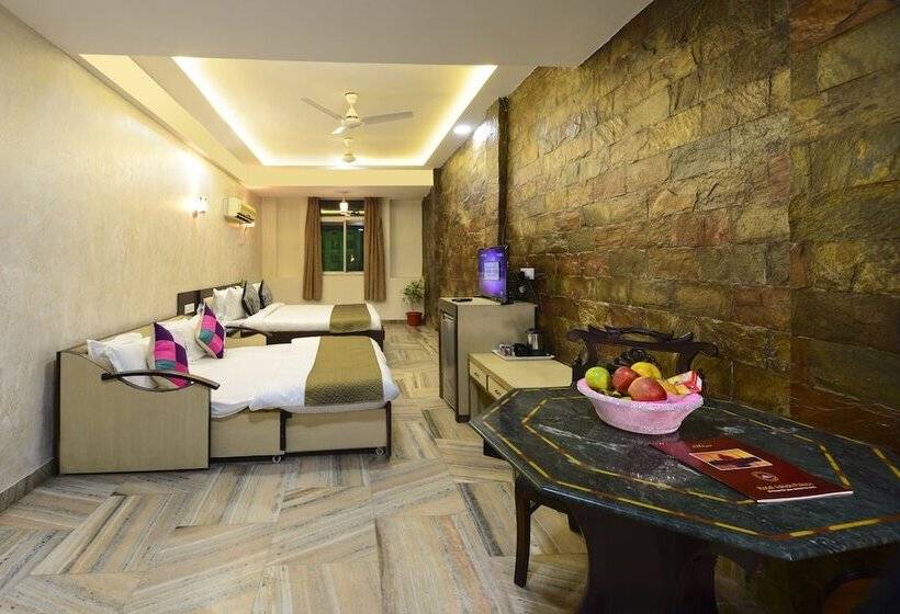 家庭间, Ashish Palace