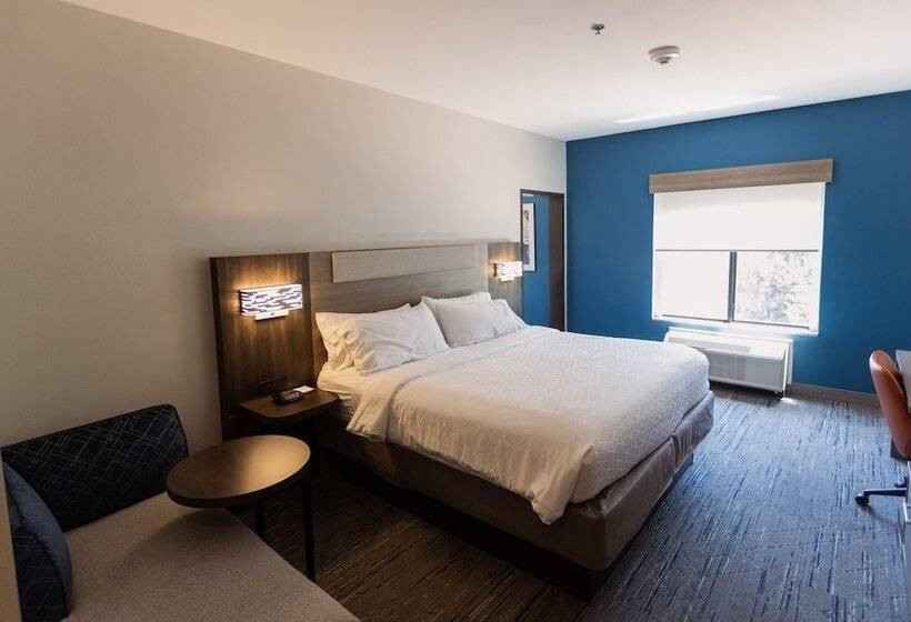 Люкс с гидромассажем, Holiday Inn Express & Suites Guthrie By Ihg