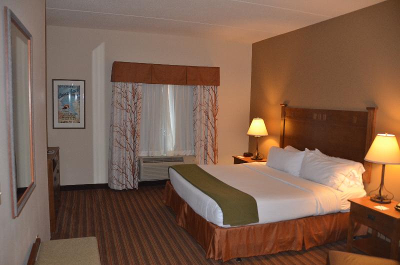 带大床的标准间, Holiday Inn Express & Suites Donegal, An Ihg