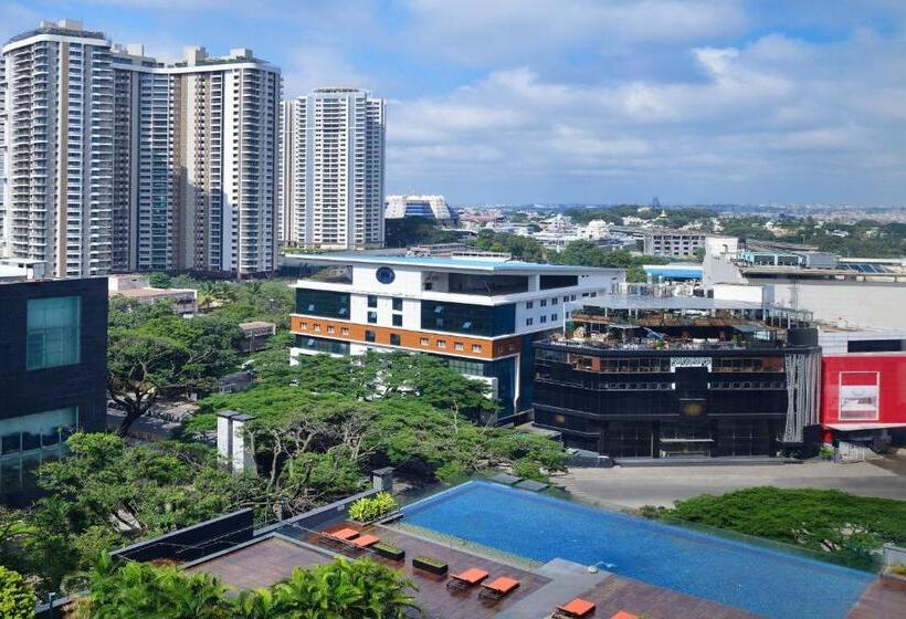 Номер Премиум, Sheraton Grand Bangalore Hotel At Brigade Gateway