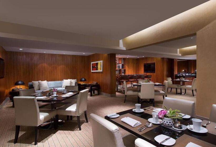Люкс Премиум, Sheraton Grand Bangalore Hotel At Brigade Gateway