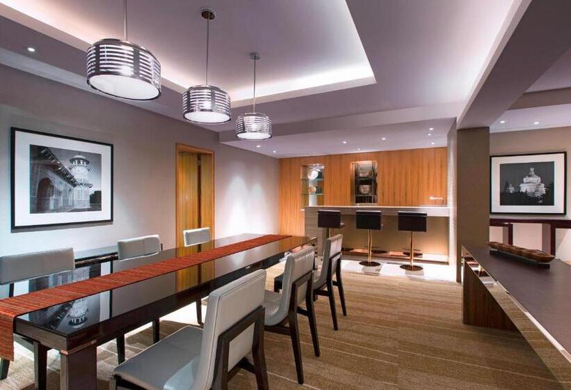 Люкс Executive Кровать Кинг, Sheraton Grand Bangalore Hotel At Brigade Gateway