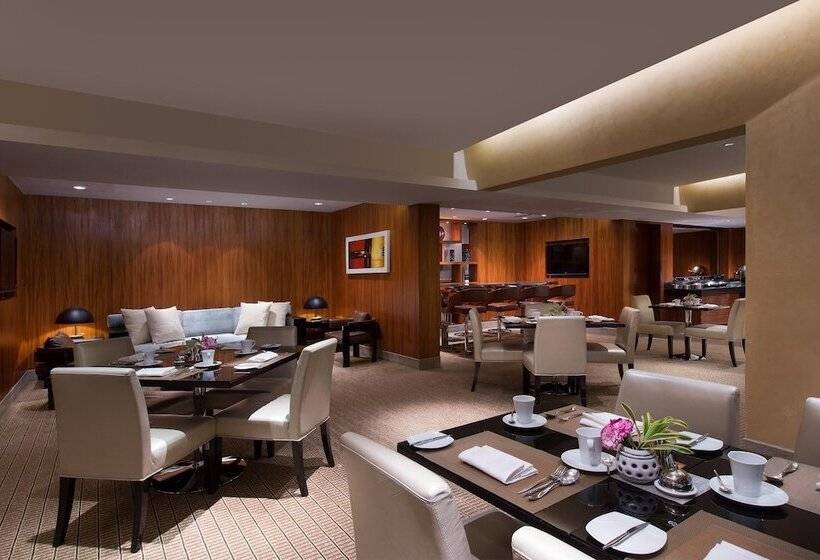 Президентский Люкс, Sheraton Grand Bangalore Hotel At Brigade Gateway