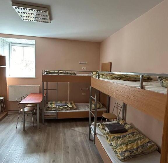 تختخواب در اتاق مشترک, Hostel Filaretai