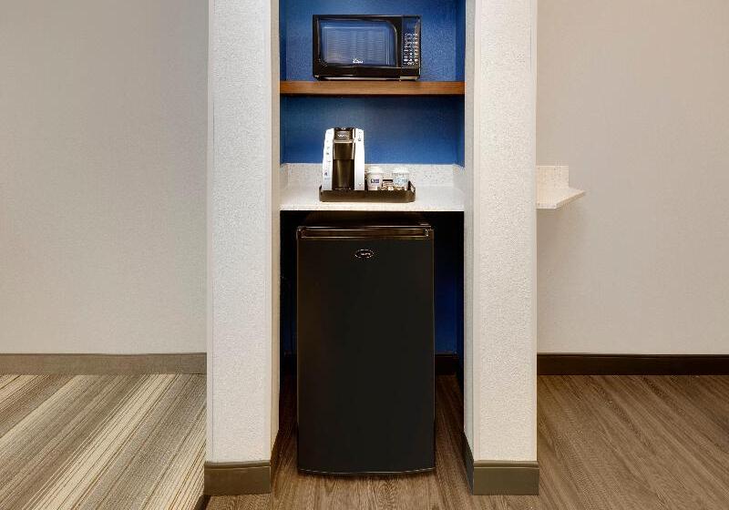 Люкс Кровать Кинг, Holiday Inn Express & Suites   Denton North, An Ihg