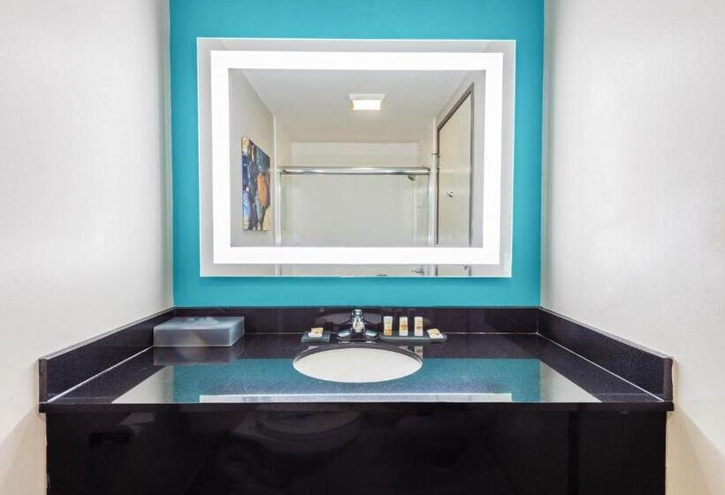 Номер Executive, La Quinta By Wyndham Jamestown