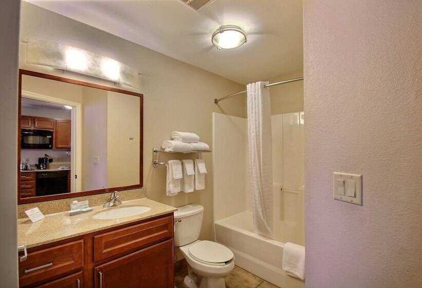 Люкс Кровать Кинг, Candlewood Suites Milwaukee Airport   Oak Creek, An Ihg