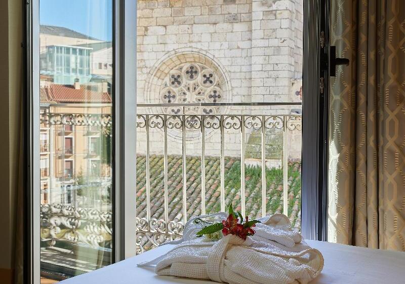 سوییت لوکس, Nexus Valladolid Suites &