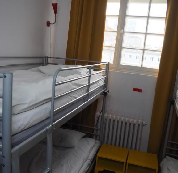 Cama em Quarto Compartilhado, New World St Hostel And Private Room