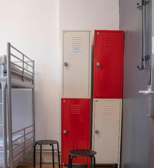 Cama em Quarto Compartilhado, New World St Hostel And Private Room