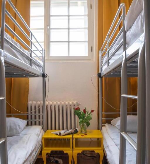 Cama em Quarto Compartilhado, New World St Hostel And Private Room