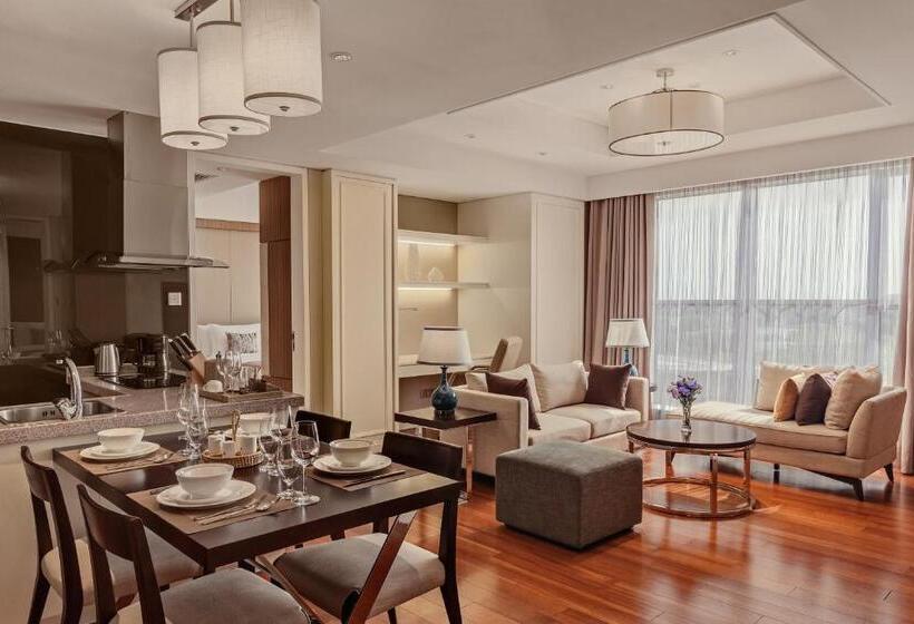 سوئیت با چشم‌انداز زمین گلف, Crowne Plaza Shanghai Anting Auto City